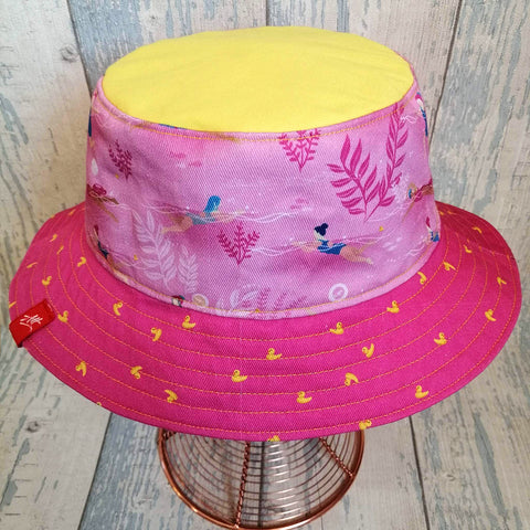 Reversible swimmer's festival bucket hat in pink and navy